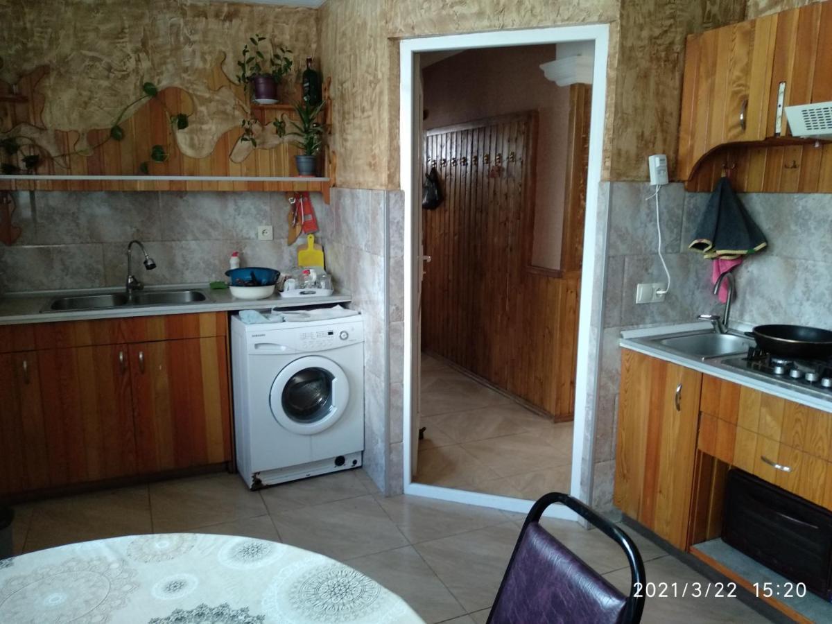 كازباجي Qusha Guesthouse Meeting In The Mountains And Views المظهر الخارجي الصورة