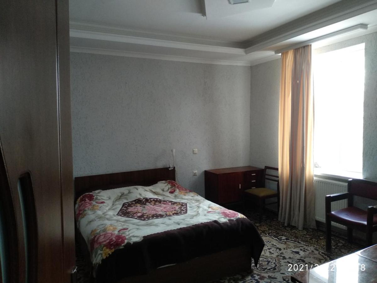 كازباجي Qusha Guesthouse Meeting In The Mountains And Views المظهر الخارجي الصورة
