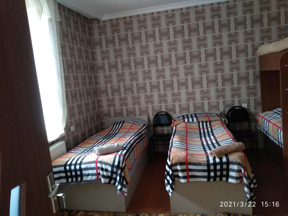 كازباجي Qusha Guesthouse Meeting In The Mountains And Views المظهر الخارجي الصورة