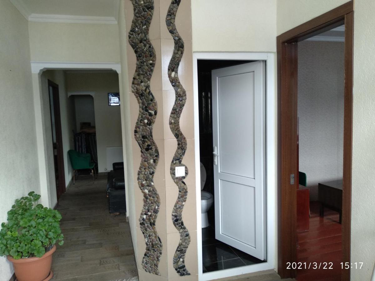 كازباجي Qusha Guesthouse Meeting In The Mountains And Views المظهر الخارجي الصورة