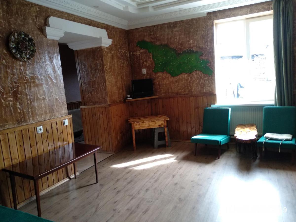 كازباجي Qusha Guesthouse Meeting In The Mountains And Views المظهر الخارجي الصورة
