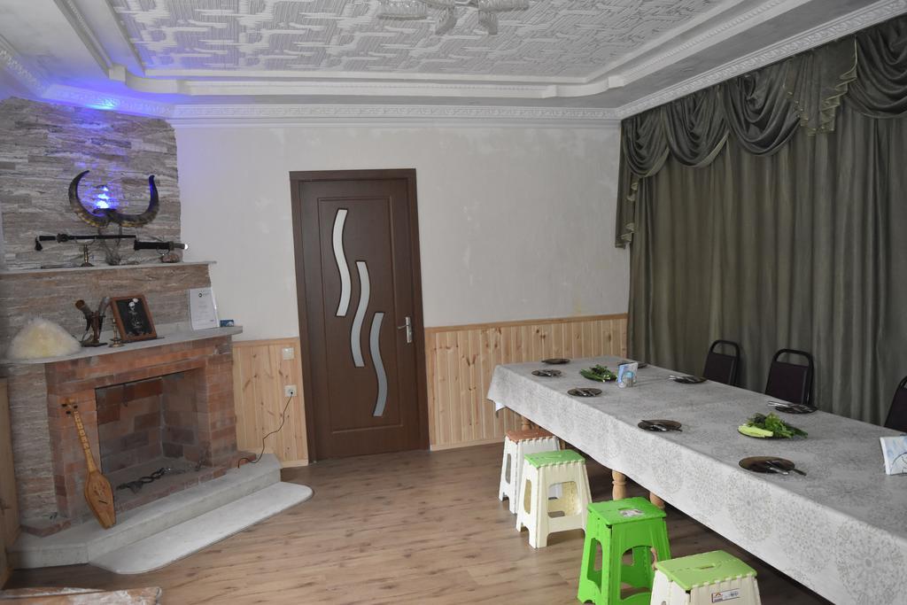 كازباجي Qusha Guesthouse Meeting In The Mountains And Views المظهر الخارجي الصورة