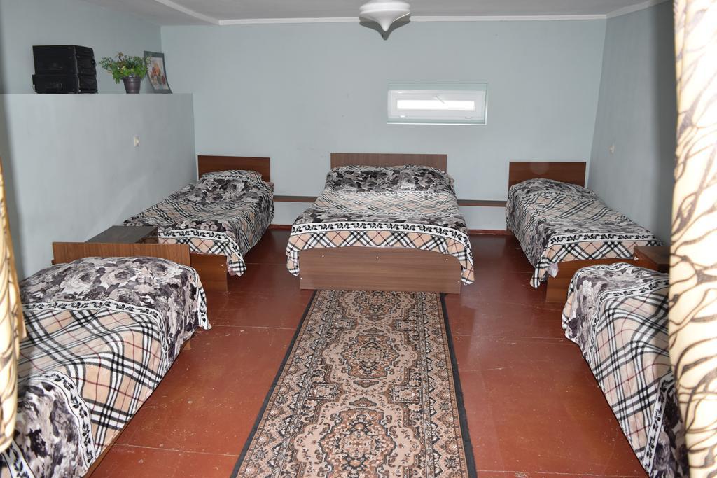 كازباجي Qusha Guesthouse Meeting In The Mountains And Views المظهر الخارجي الصورة