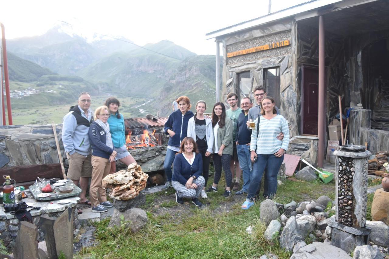 كازباجي Qusha Guesthouse Meeting In The Mountains And Views المظهر الخارجي الصورة